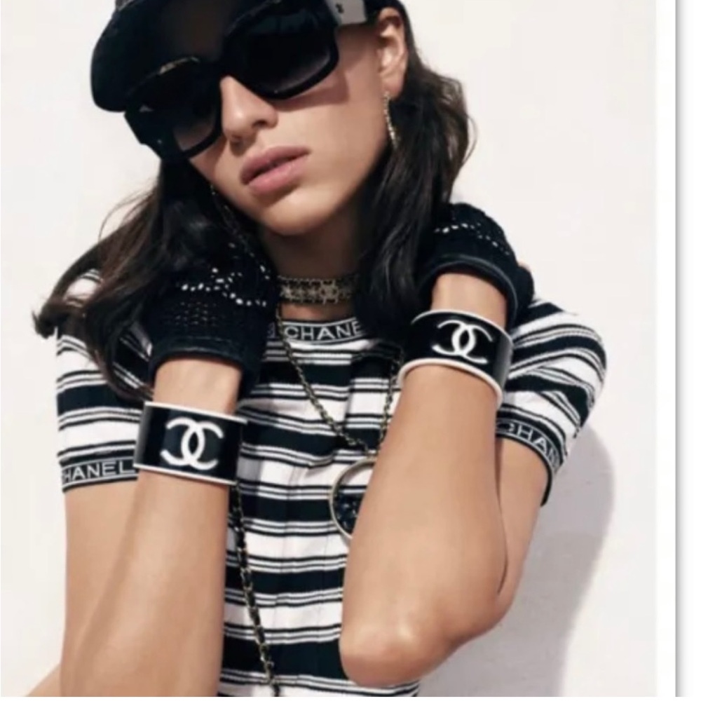 CHANEL 23C 2023 Cruise Black White CC Logo Lucite Cuff Bracelet